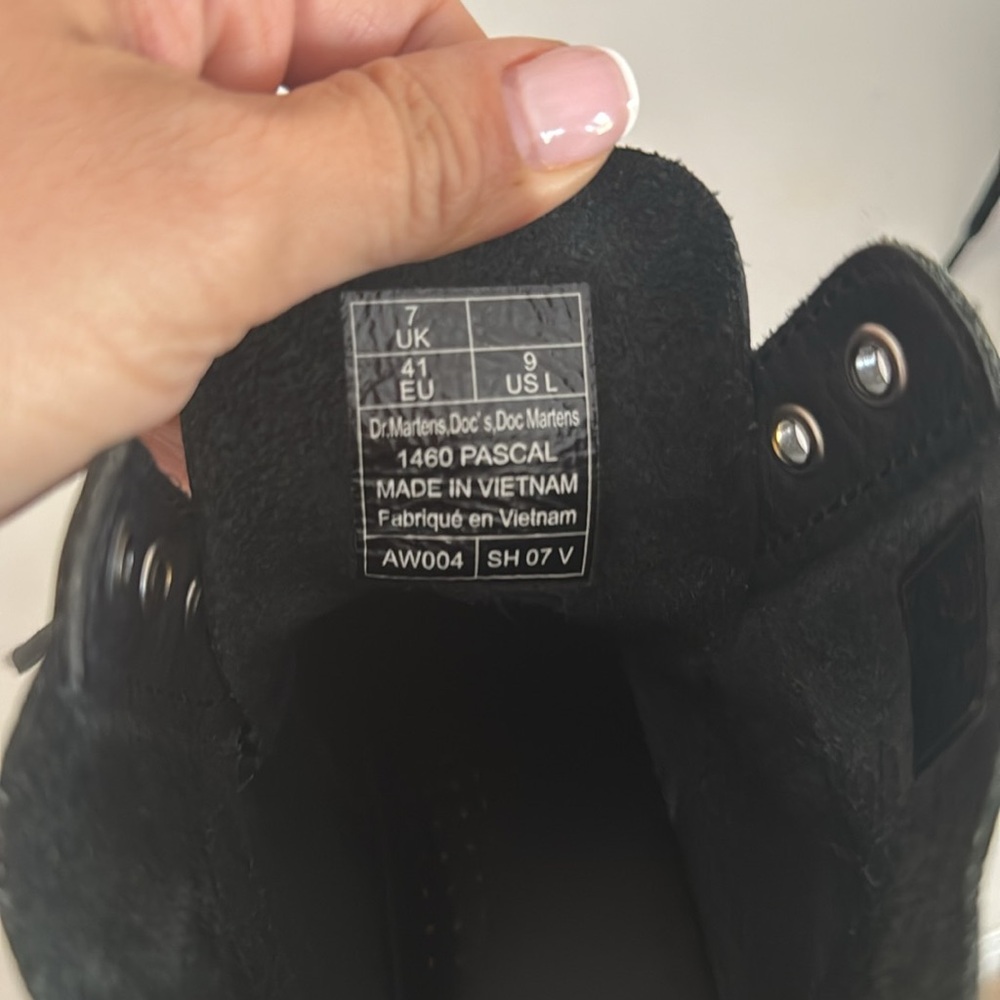 Doc Martens - Picture 3 of 4
